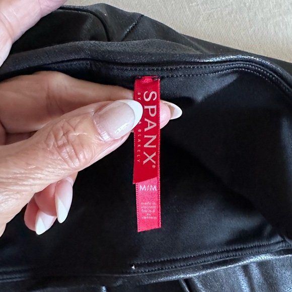 SPANXshape™ Faux Leather
Leggings

Worn once - Picture 4 of 5